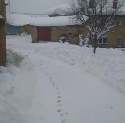 לינה וארוחת בוקר Penasalve Villamonico